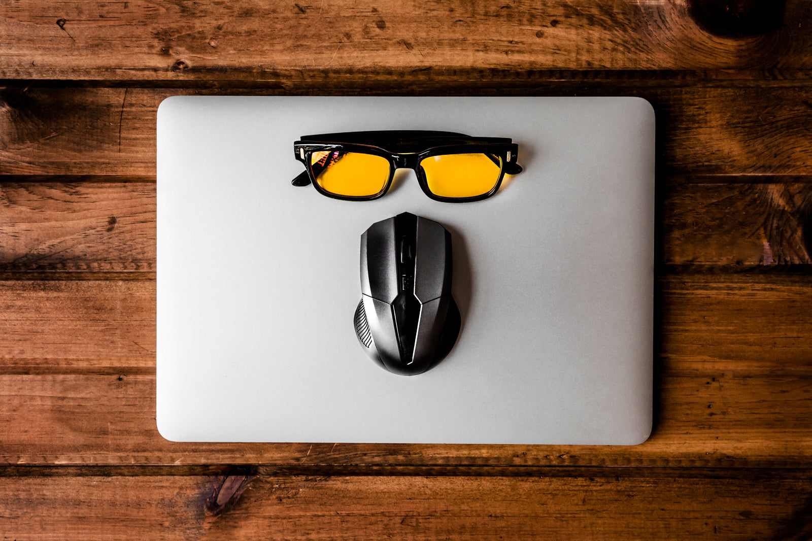 Langattomat hiiret, hiirimatot, web-kamerat sekä tietokonekaiuttimet löydät meiltä.